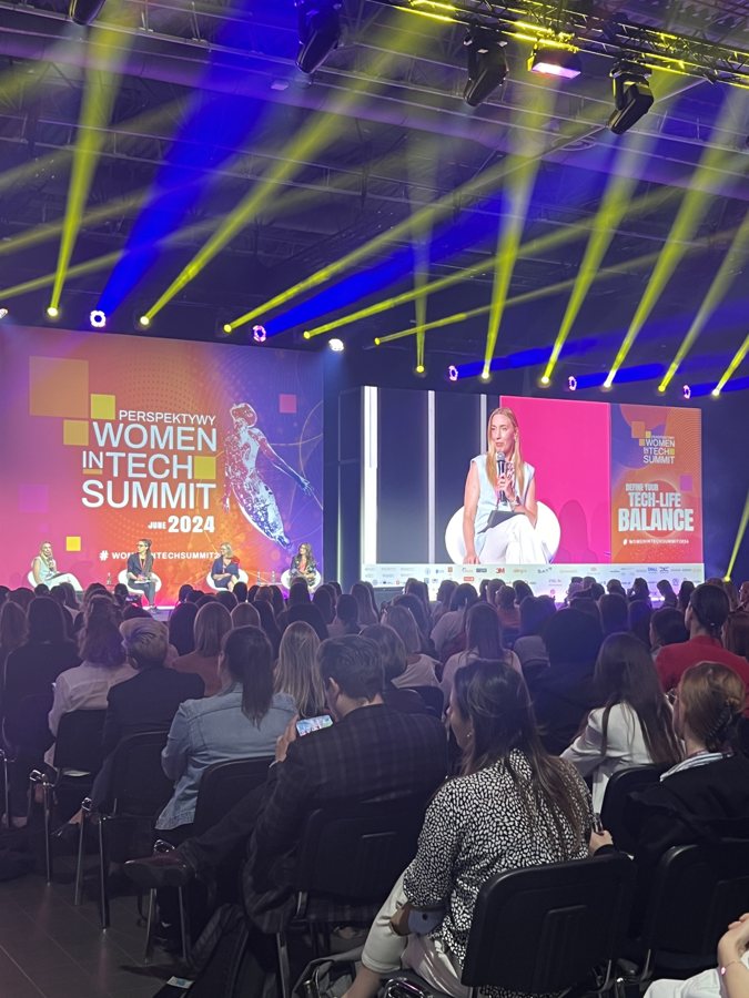 Martina Tararuj na scenie Perspektywy Women in Tech Summit 2024